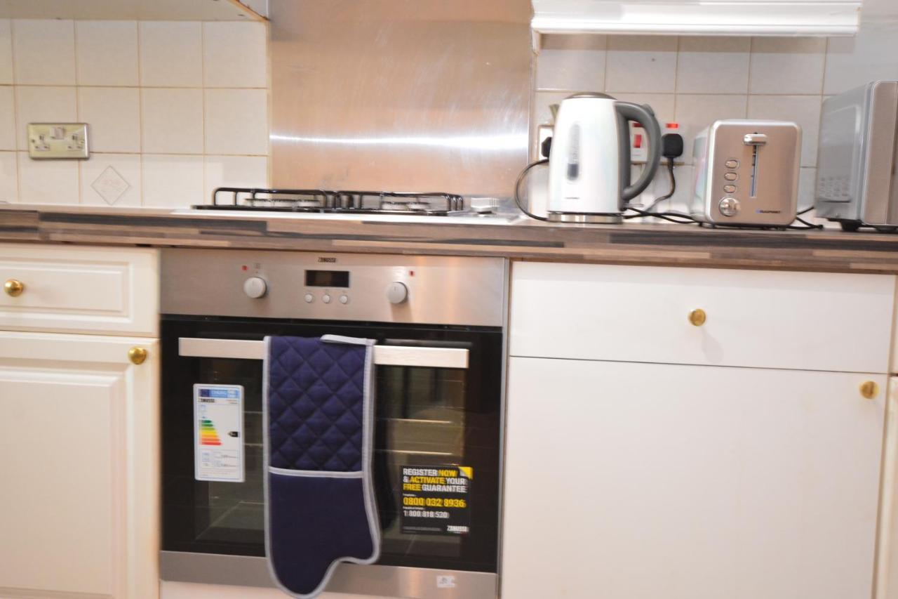 London Luxury 5 Bedroom House 2 Min Walk To The Tube Station Dagenham Exterior photo