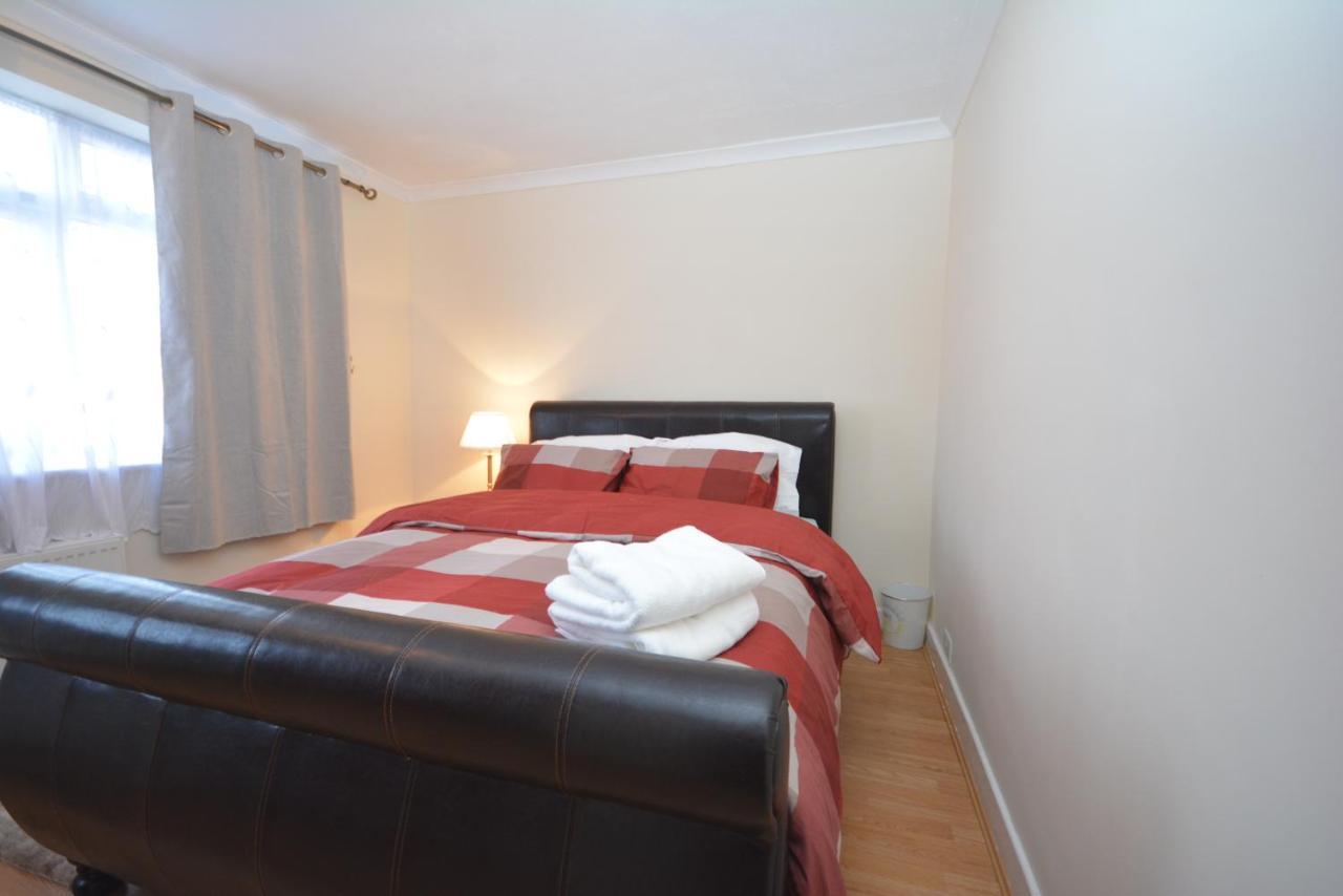 London Luxury 5 Bedroom House 2 Min Walk To The Tube Station Dagenham Exterior photo