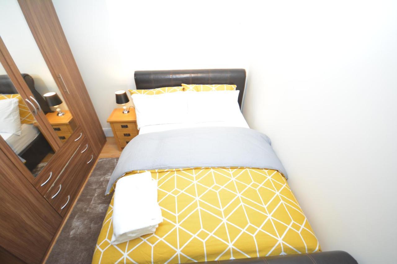 London Luxury 5 Bedroom House 2 Min Walk To The Tube Station Dagenham Exterior photo