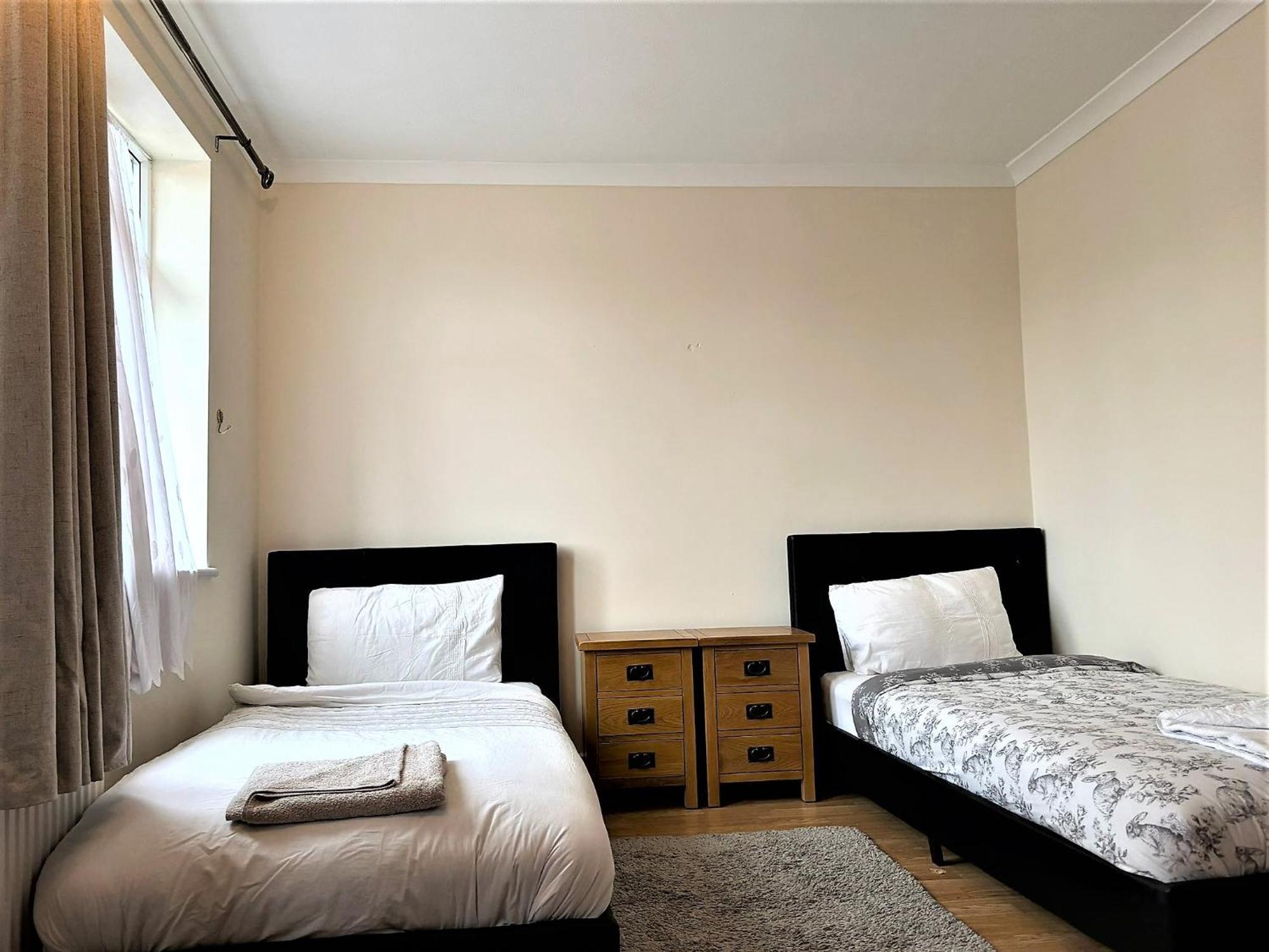 London Luxury 5 Bedroom House 2 Min Walk To The Tube Station Dagenham Exterior photo